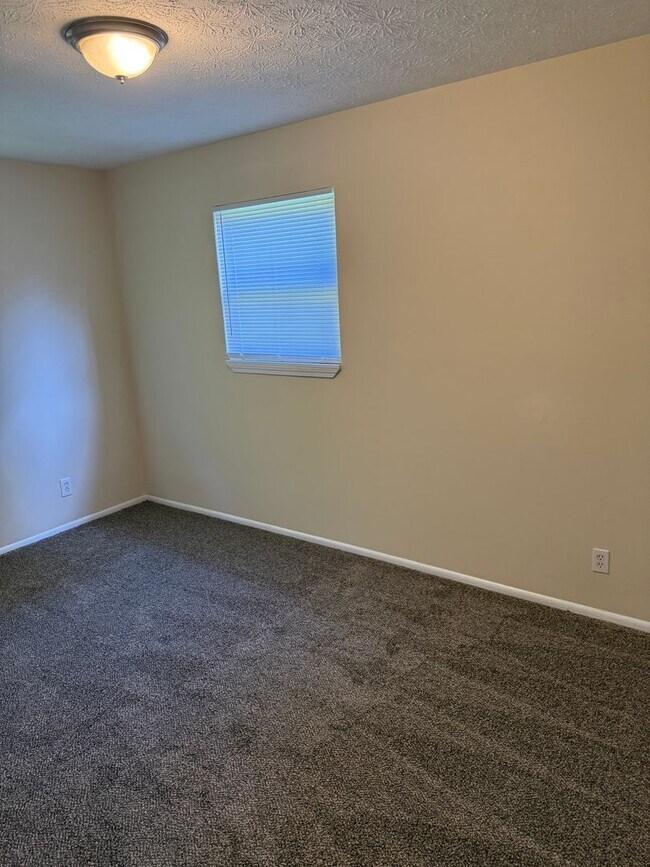 Building Photo - Move in ready 4 bedroom home!