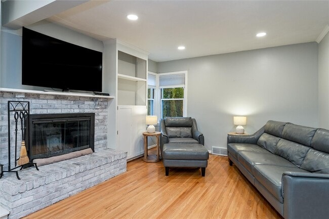 Building Photo - 46 Country Ln