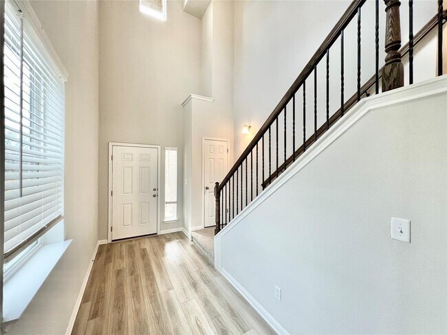 Building Photo - 3200 College Park Dr