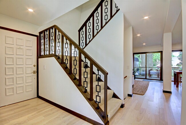 Building Photo - 384 Bradley Rd