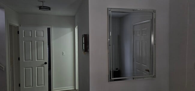 Building Photo - 260 Birchwood Dr