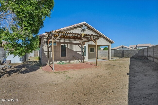 Building Photo - 15649 W Magnolia St