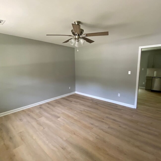 Building Photo - Completely Remodeled