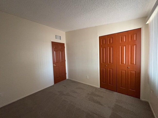 Building Photo - 3733 Sparrow Dr