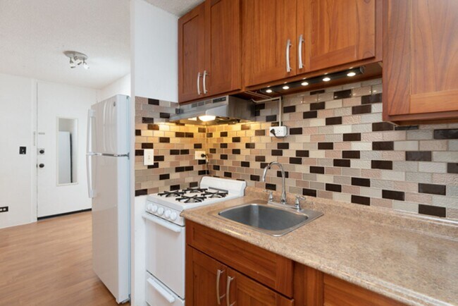 Building Photo - Modern, Fully Updated 1BR at the Gateway to Waikiki – ALL UTILITIES INCLUDED!