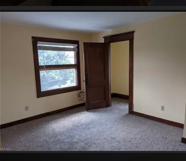 Building Photo - 41 N Main St