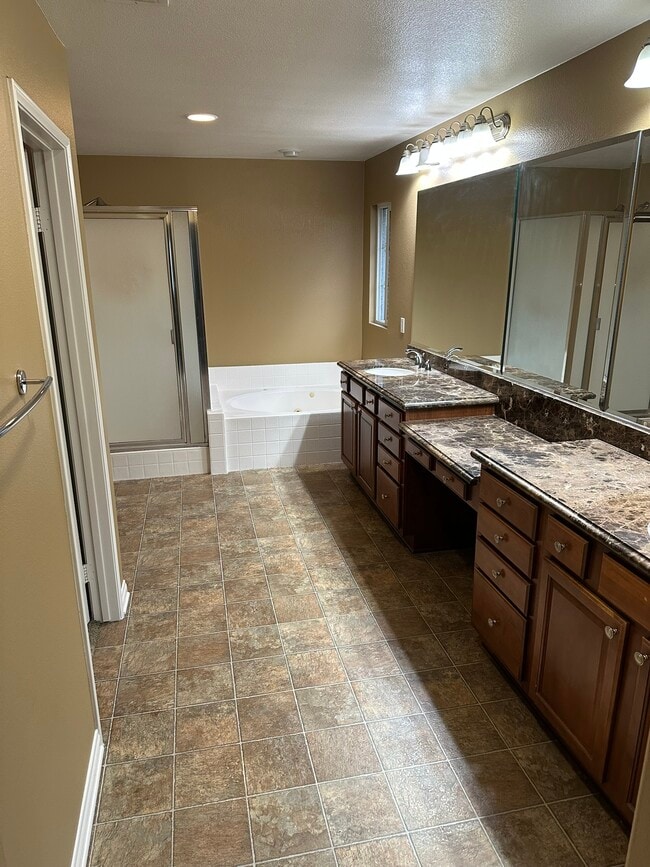 Building Photo - 16275 Summerset Street