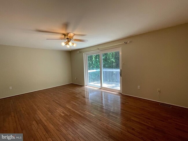 Building Photo - 11859 New Country Ln
