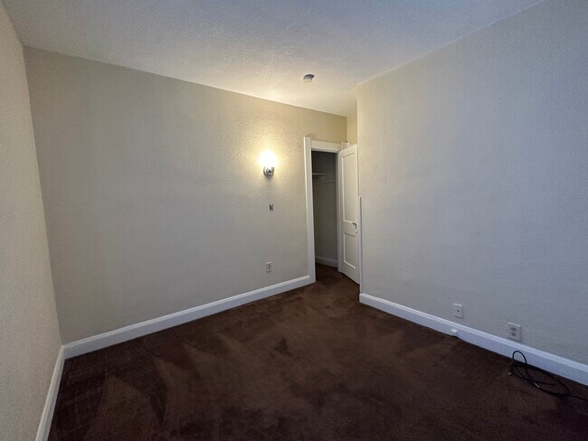 Building Photo - Two bedroom duplex West Toledo