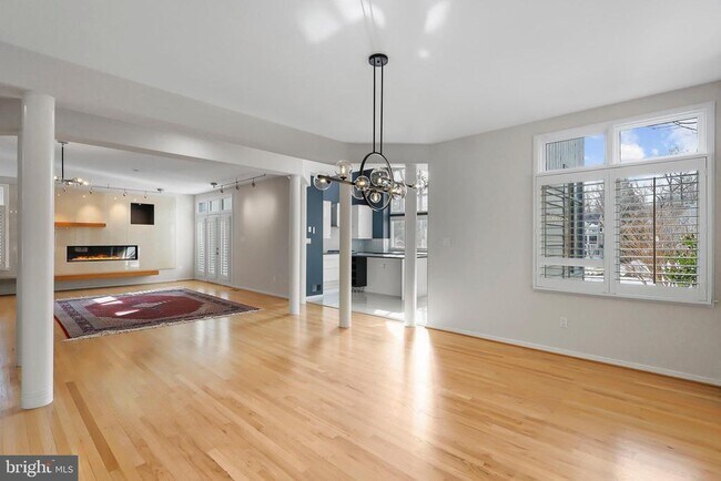 Building Photo - 1460 Waterfront Rd