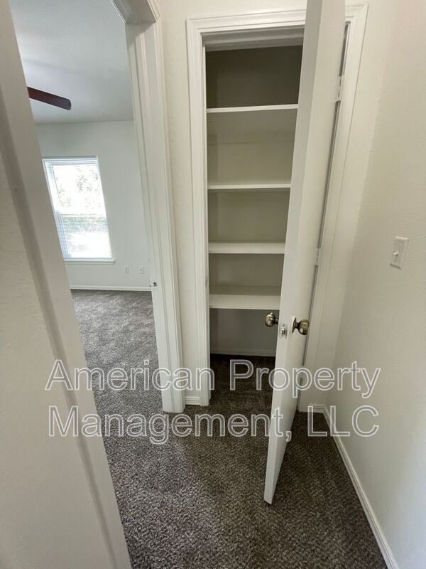 Building Photo - 1704 W 62nd St S