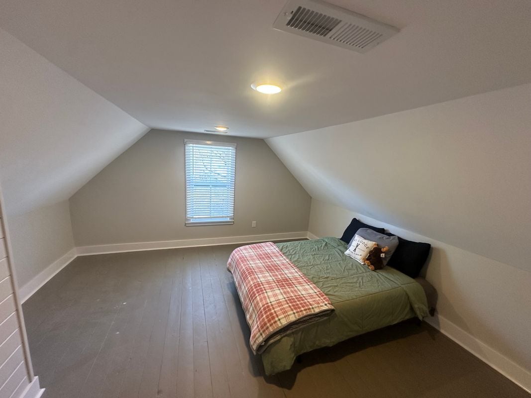 Building Photo - 321 Harrison St W