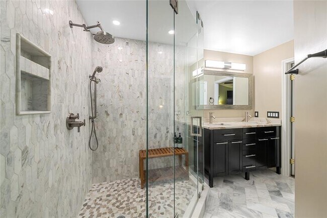 Building Photo - 3020 S Oakland Forest Dr