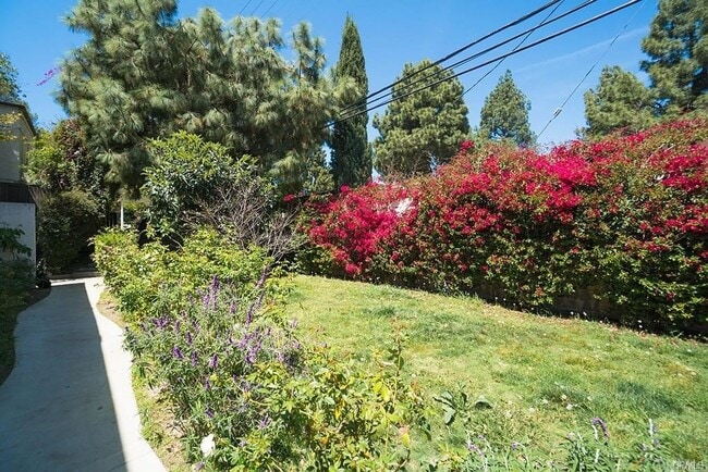 Building Photo - 322 Miraleste Dr