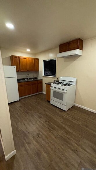 Building Photo - 2457 Desoto Dr