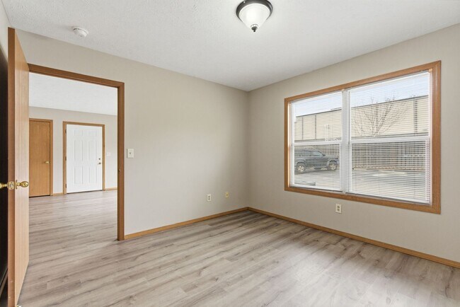 Building Photo - 3360 S Fairway Ave