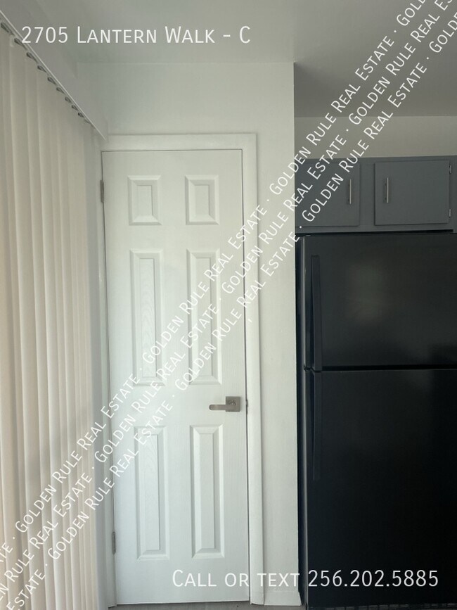 Building Photo - 2705 Lantern Walk SE