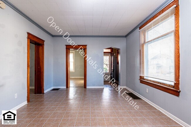 Building Photo - 928 Putnam St