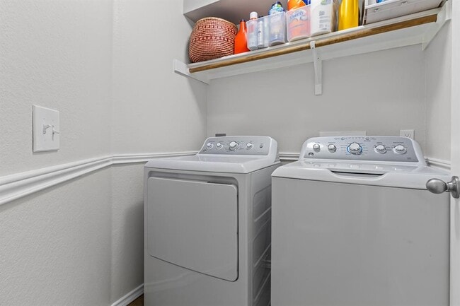 Building Photo - 1318 Settlers Valley Dr