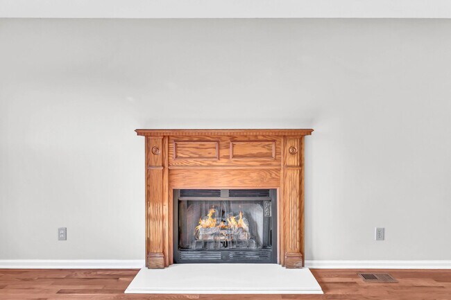 Building Photo - Spacious 3 Bedroom and 2.5 Bathroom