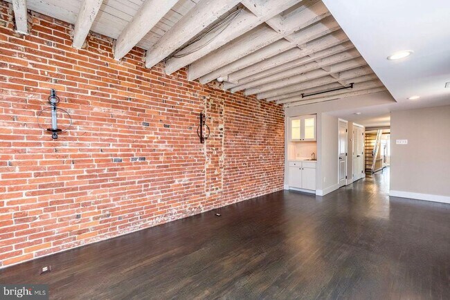 Building Photo - 114-18 Naudain St