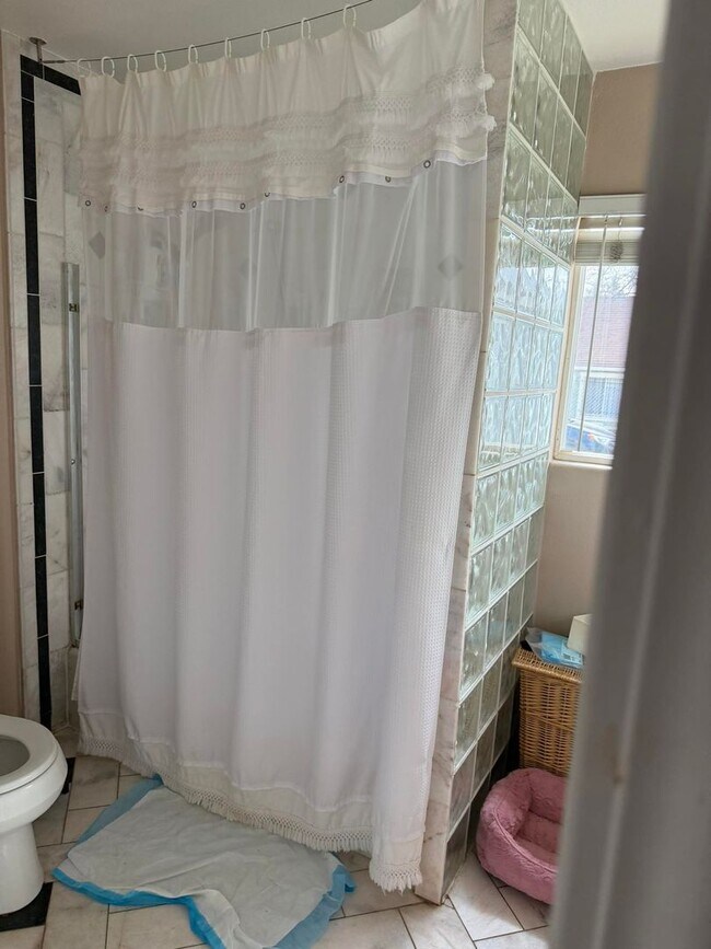 Building Photo - 5511 San Francisco Blvd