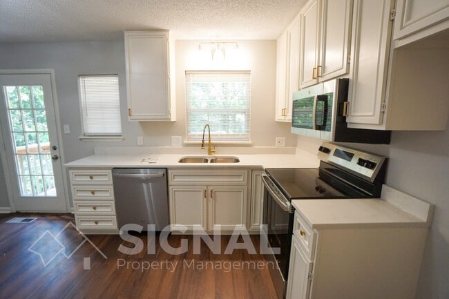 Building Photo - 105 Silverleaf Dr