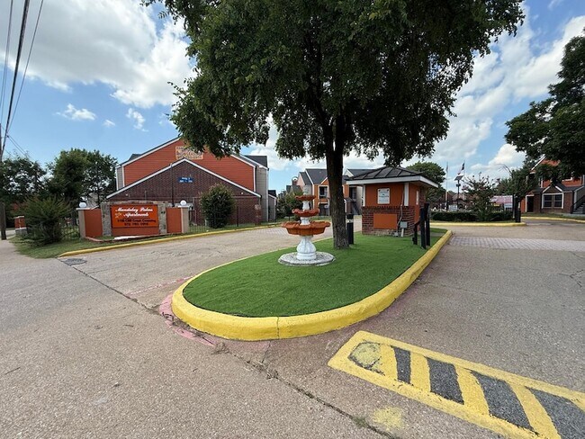 Building Photo - 3150 Cliff Creek Crossing Dr