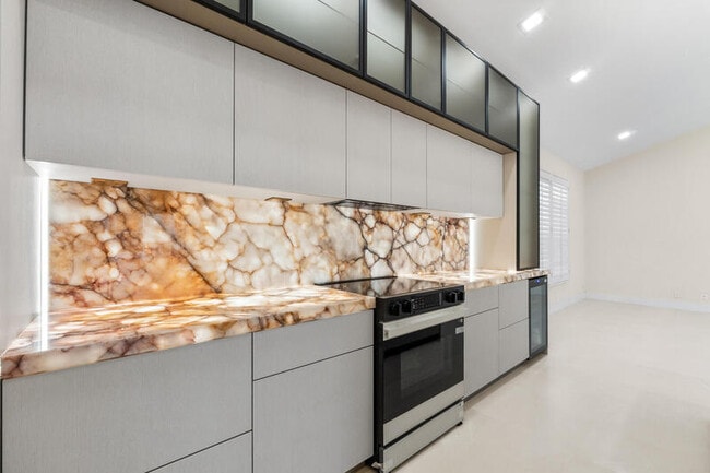 Building Photo - 7686 La Corniche Cir