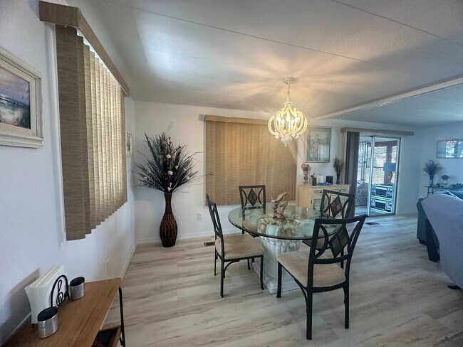 Building Photo - "Charming 2-Bed, 2-Bath Retreat in Nokomis!"