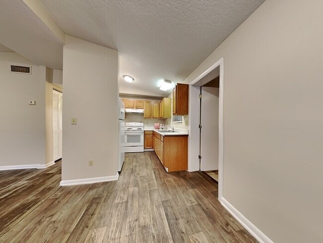 Building Photo - 7593 Sharbeth Dr S