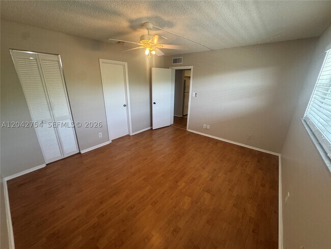 Building Photo - 7910 S Colony Cir