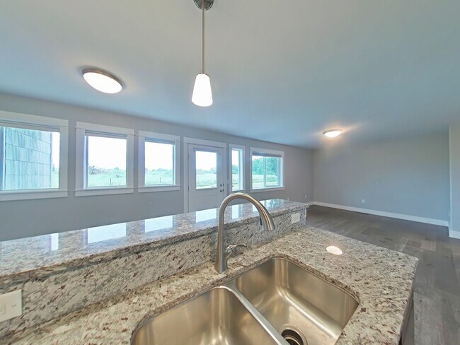 Building Photo - Stunning 3-bedroom, 2.5-bathroom condo with attached 2 stall garage!