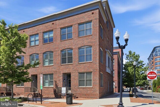 Building Photo - 1100 S Edgewood St