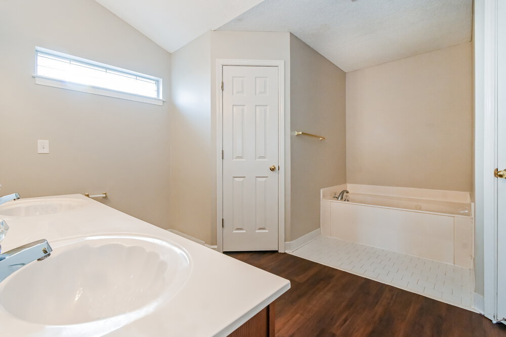 Building Photo - 7395 Bridle Cove