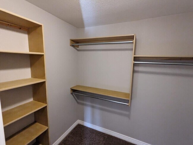Building Photo - 715 Cherrywood Cir