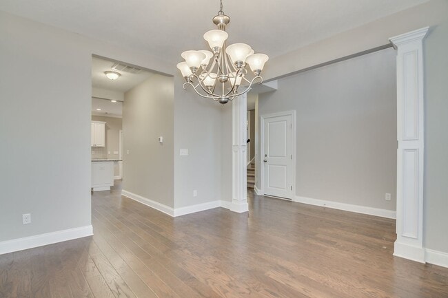 Building Photo - 4 Bedroom 2.5 Bath Canterbury Farms