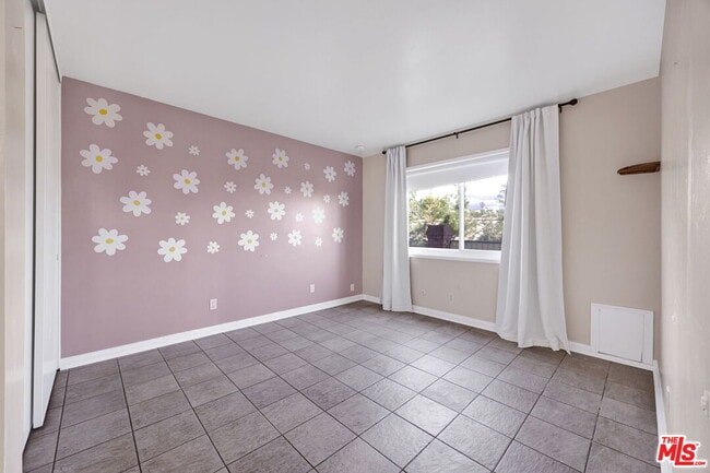 Building Photo - 906 Whitehaven Terrace