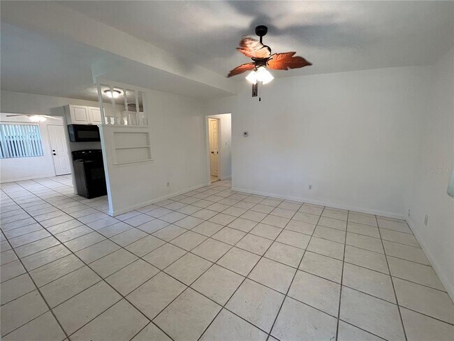 Building Photo - 460 Card Ave