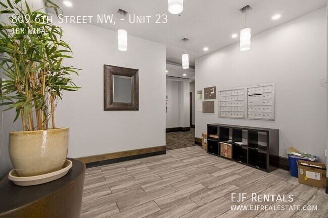 Building Photo - 809 6th St NW