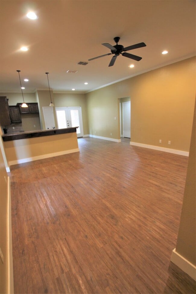 Building Photo - 3 Bedroom, 2 Bathroom Town Home in Tyler!