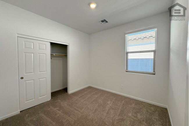 Building Photo - 18236 Avenida del Sol W