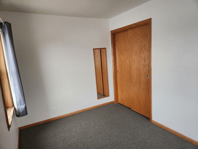 Building Photo - 3 bedroom 1 bath upper level unit in Pierz