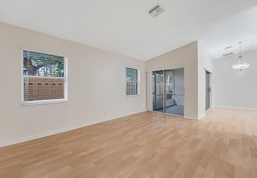 Building Photo - 13730 Sunflower Ct