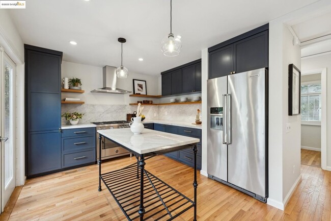 Building Photo - 5980 Harbord Dr