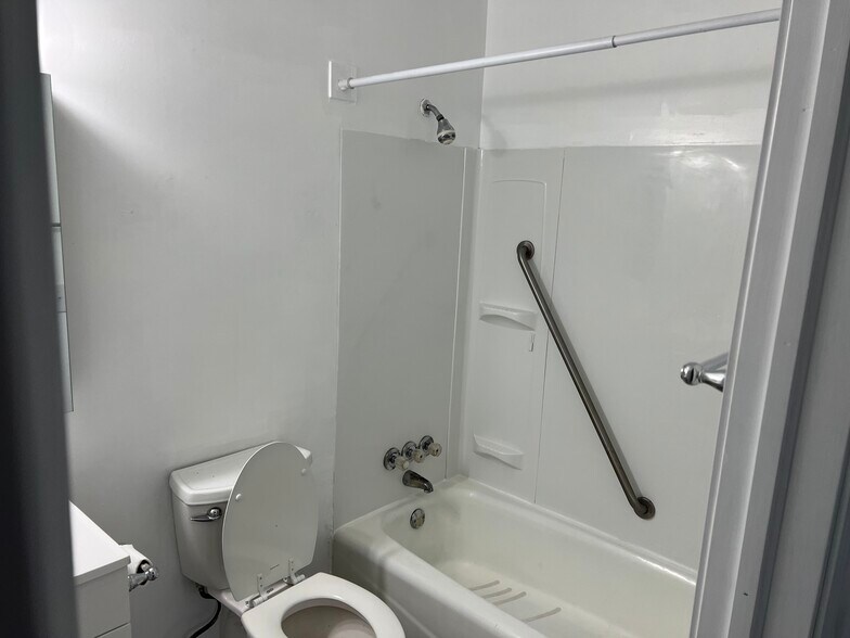 Bathroom - 7520 Portage St NW
