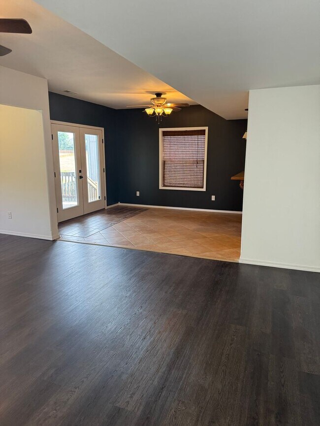 Building Photo - 5 Bedroom | 3 Bathroom | 3 Car Garage | Wa...