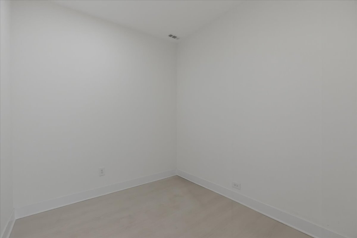 Building Photo - 2234 W Irving Park Rd