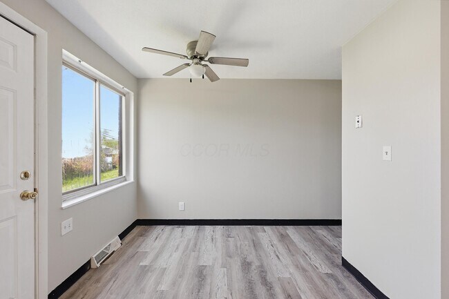 Building Photo - 1759 Lonsdale Rd