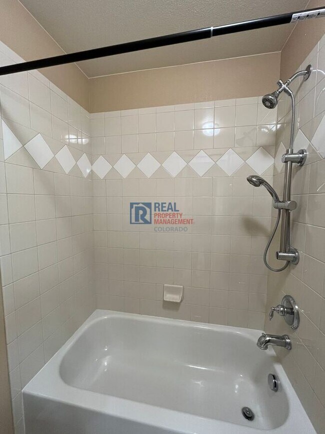 Building Photo - 10828 Heatherton Cir